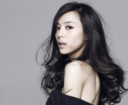 被称“女版陈冠希”，和多名大导演传绯闻，张静初败于太太团？