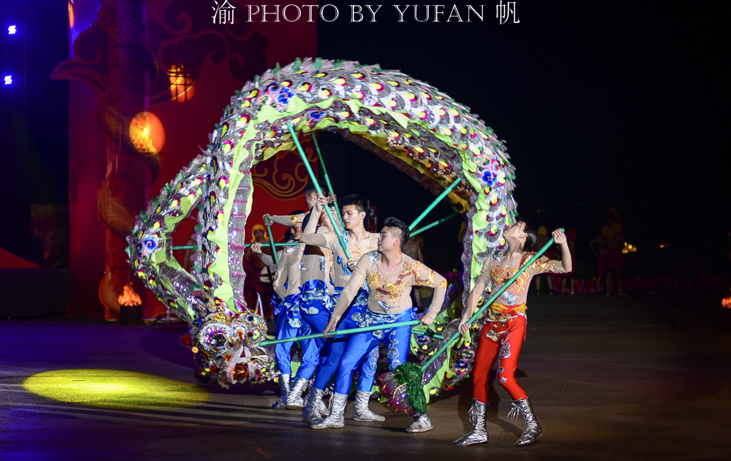 为国争光的铜梁竞技龙:蛟龙出水翻江倒海,龙翔九天扶摇腾飞