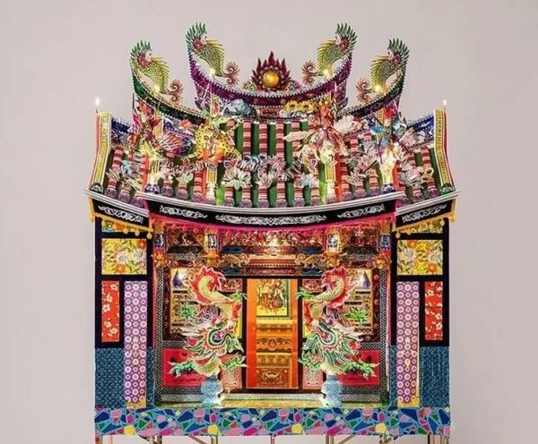 中国人烧给死人的纸扎,登上巴黎设计周,还被法国的博物馆收藏。