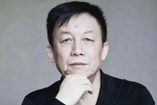 余秋雨易中天谁厉害,余秋雨评价方式