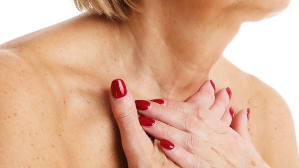 怎么去颈纹小编教你一招祛除颈纹,学会这几步可以有效的去除颈纹