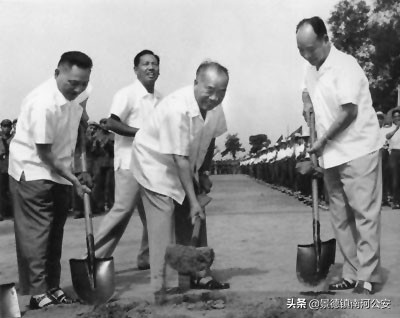 共和国元帅*德朱**:被誉“红军之父”毛*东泽**称赞“度量大如海意志坚如钢”