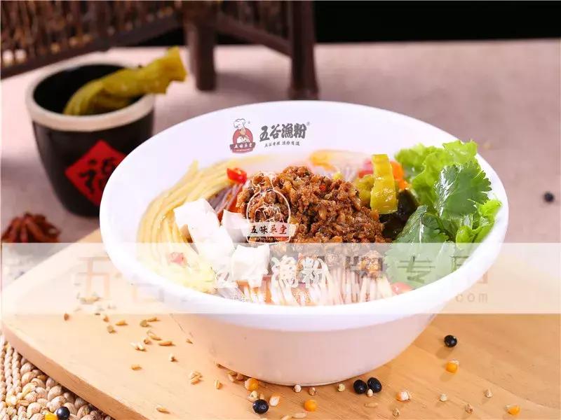 五谷渔粉的白色汤底,原味五谷渔粉家庭版汤底