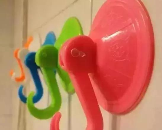 吸盘挂钩挂不住总掉怎么办,吸盘挂钩怎么去掉最快方法