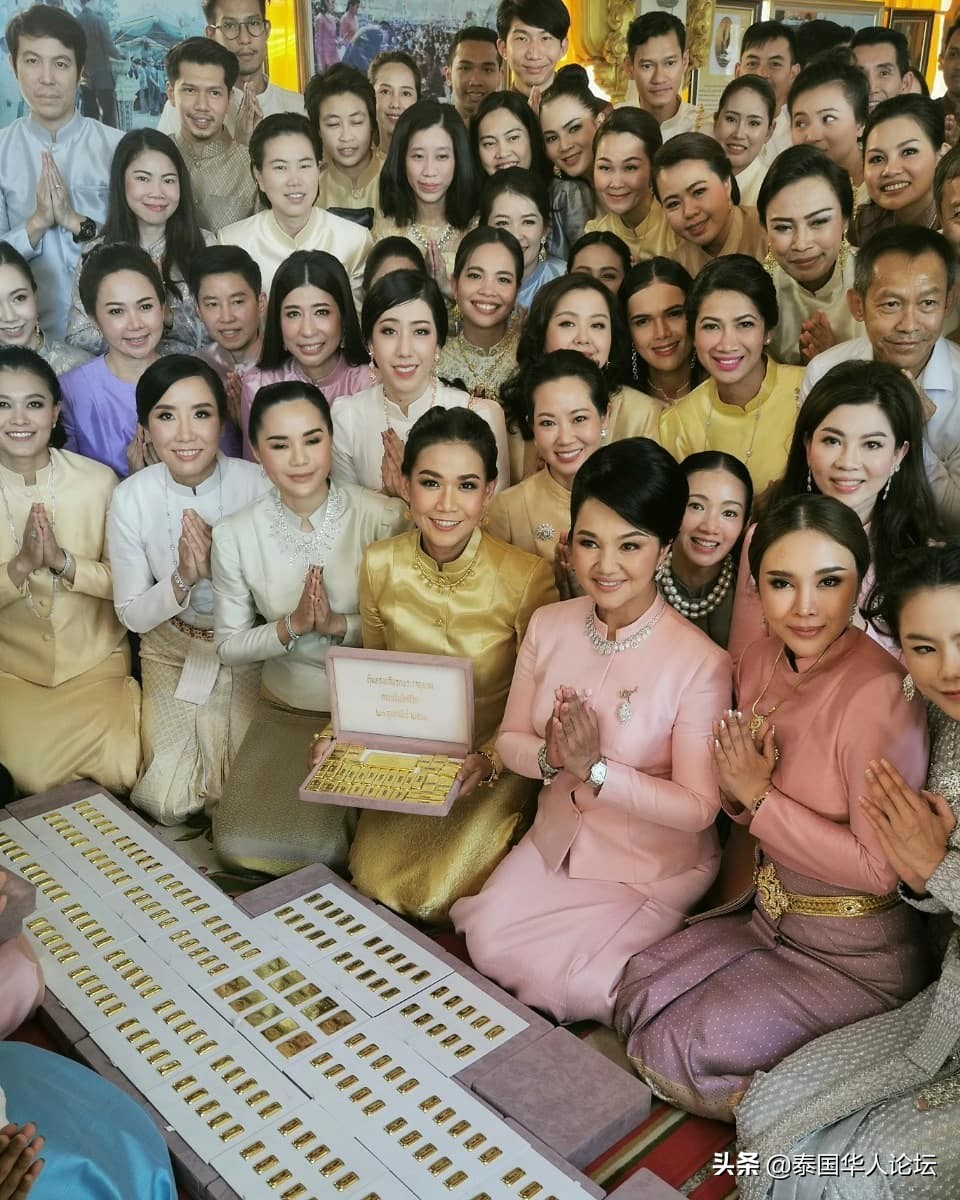 大手笔！泰国名主持敬献100铢黄金为佛寺镀金