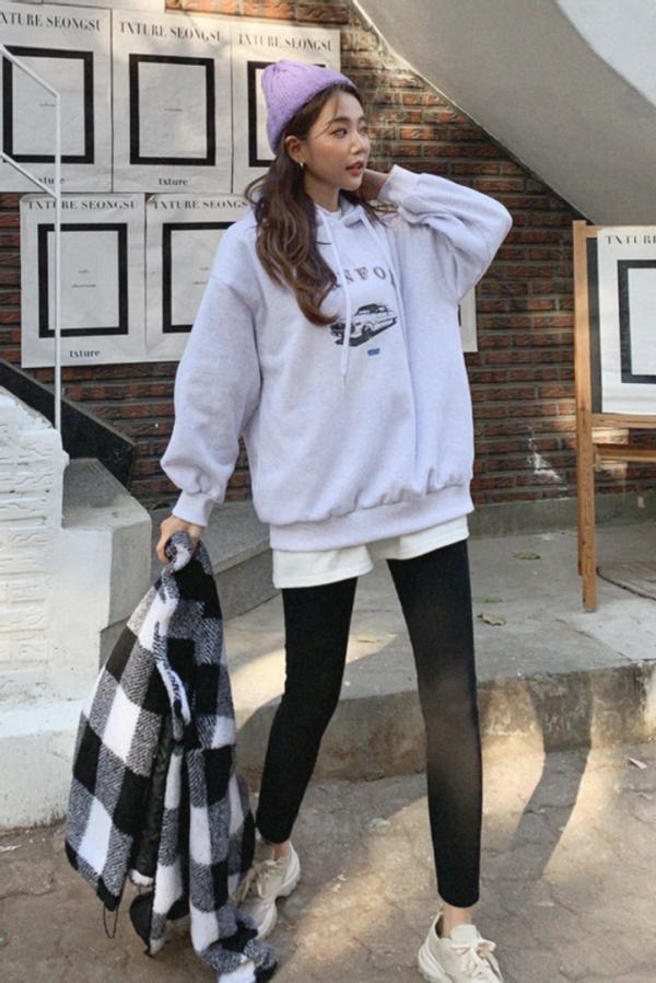 非常流行的鲨鱼裤穿法,鲨鱼裤搭配什么样子的老爹鞋