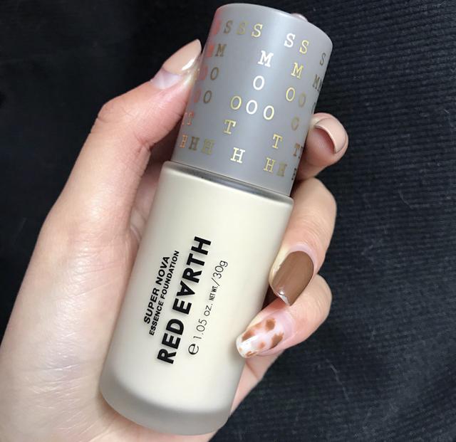 李佳琦阿玛尼和tf粉底液哪个好用,李佳琦阿玛尼大师粉底液