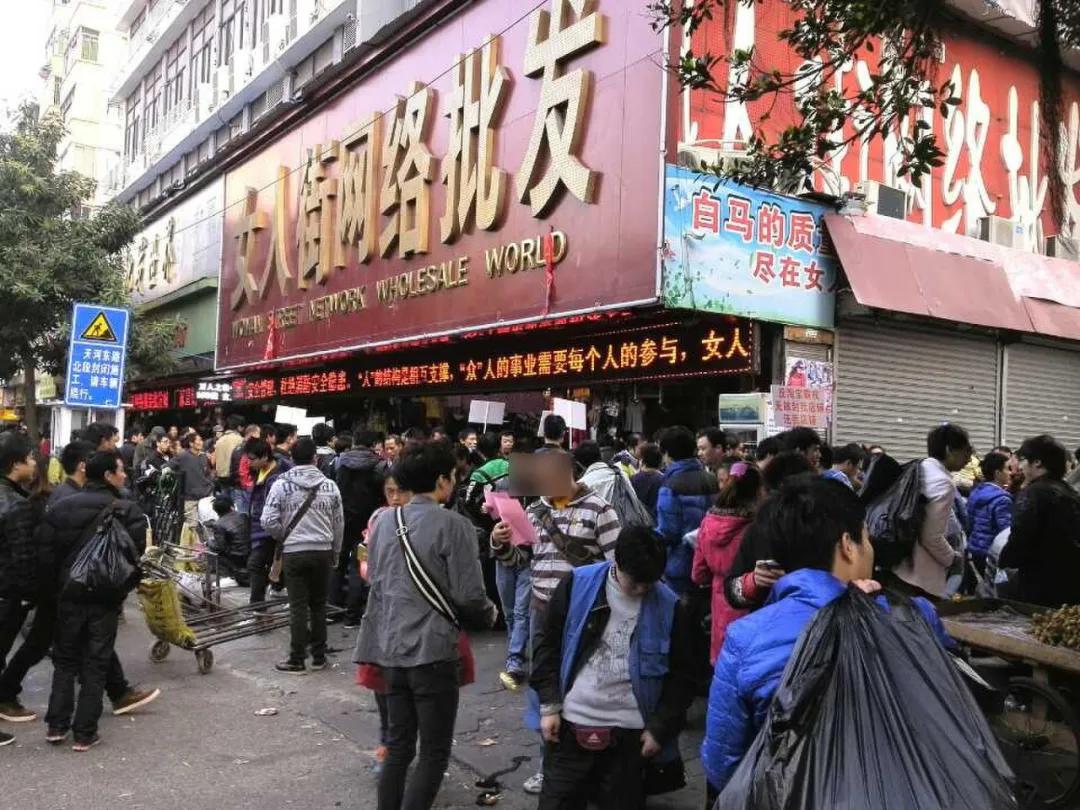 在研究数百个成功摆摊案例后,我们总结出了这几个摆摊秘籍