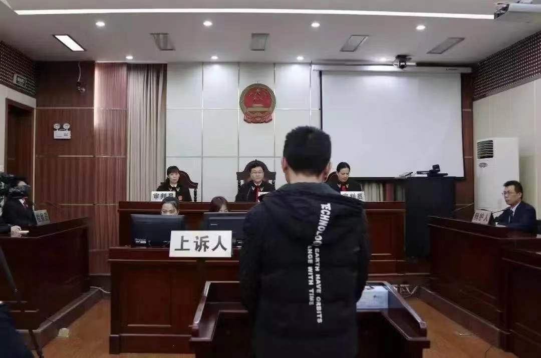 江西小伙“倒卖车票”案二审改判，刑期从1年6个月减至11个月，后天刑满释放，罚金124万没变