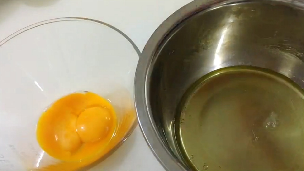 没有面粉能用玉米淀粉来做蛋糕吗,不用玉米粉和其他东西做云朵蛋糕