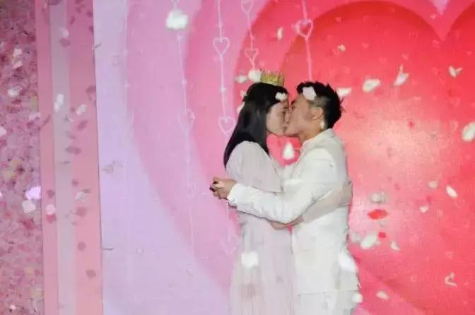 璧岀帇鍎垮瓙鐪熷績鍠滄濂氭ⅵ鐟跺悧,璧岀帇鍎垮瓙涓轰綍鎵惧姊︾懚