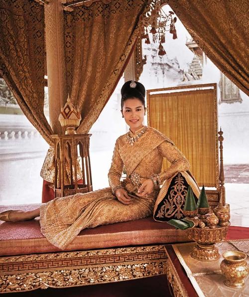 现代版风流国王-玛哈，豪车私人飞机不断，花钱如流水