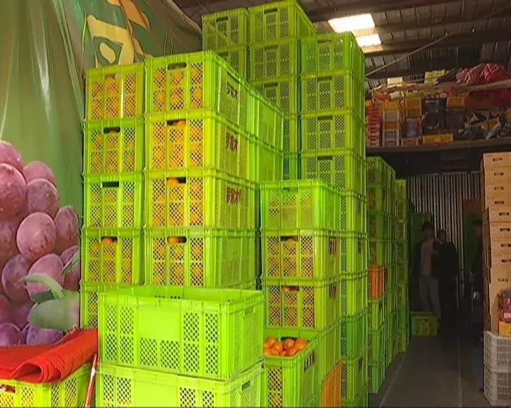 水果批发市场内堵车怎么解决,人多车多路上堵