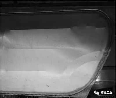 汽车后门角边有点凹进去怎么修复,汽车后门有弧度怎么刮腻子