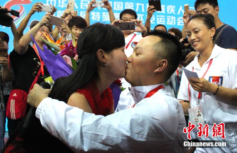 十一年前汶川跳伞,汶川十一年嫁人