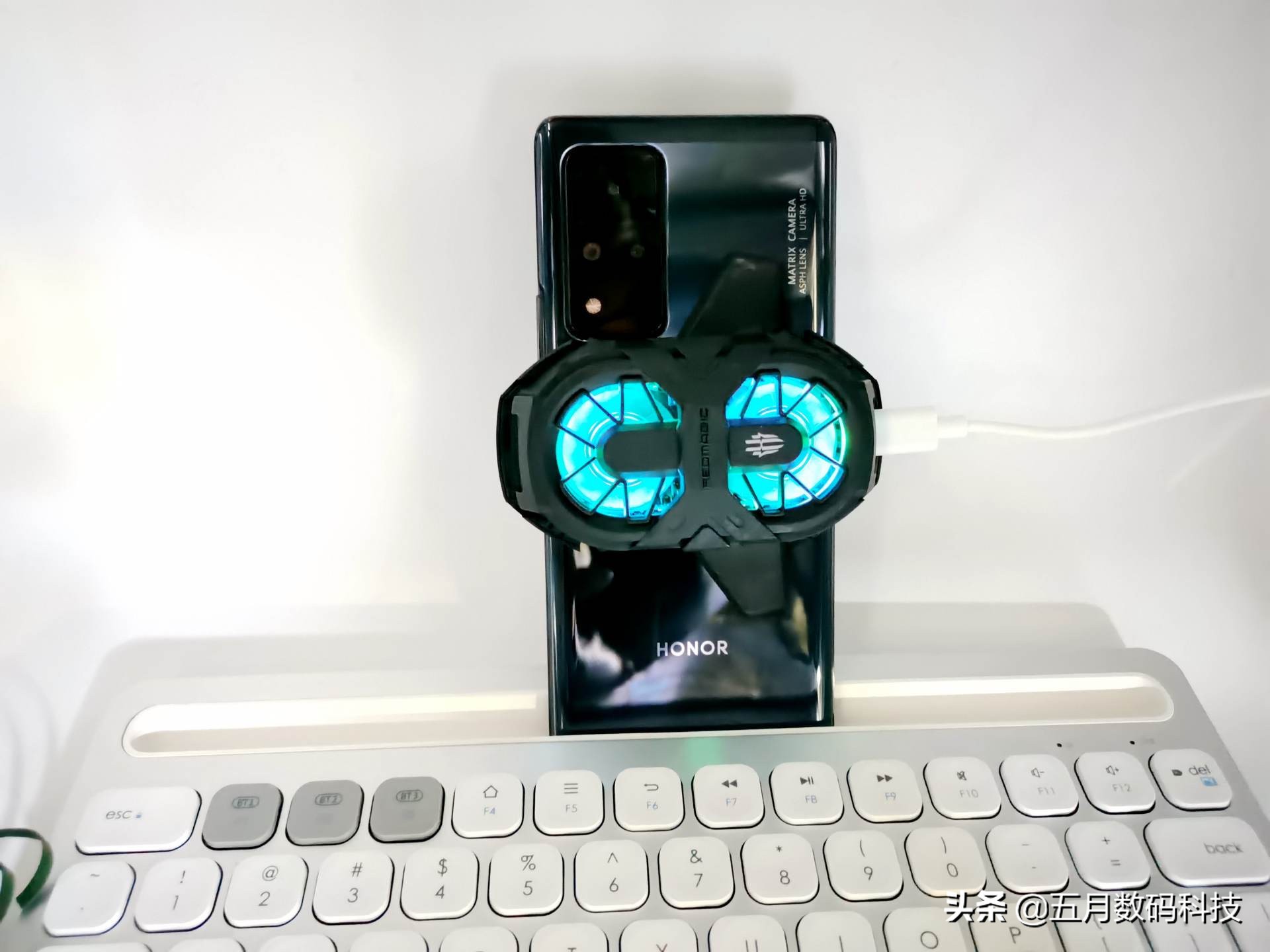 努比亚红魔6pro玩吃鸡,努比亚红魔三金属机身