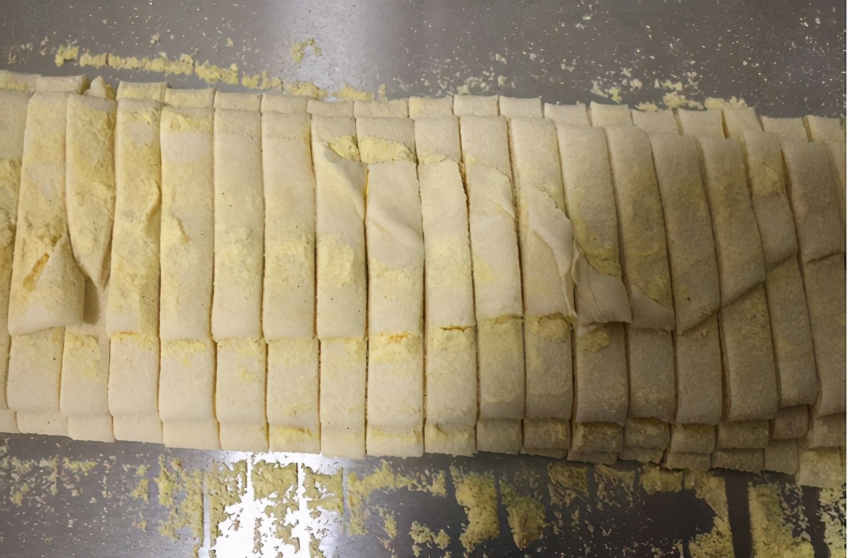 手擀面为啥一煮就折了,手擀面一煮就糊是怎么回事