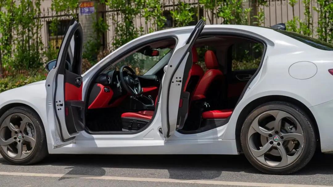 意大利风情满载的阿尔法罗密欧Giulia，还有个名字叫做“勇气”