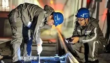 技术工人越来越少,为什么技术工人的工资越来越高了