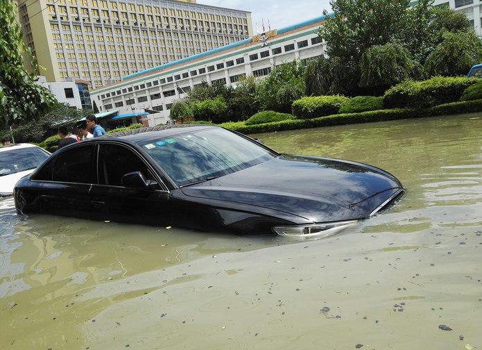发动机进水到底要怎么办,雨天发动机进水怎么修复