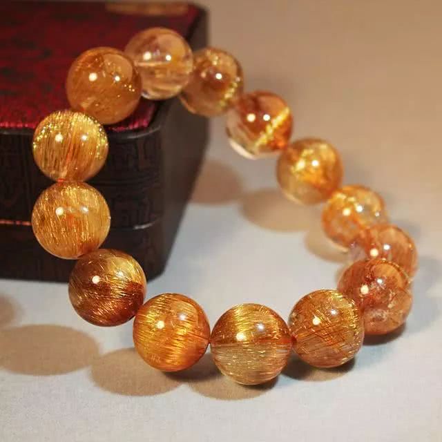 男士细手腕适合戴什么文玩,适合夏天佩戴的文玩男