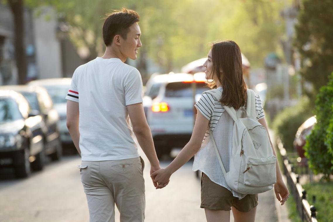 网红“血吊坠”，狗链牵男友，真爱不需要傻瓜式的证明