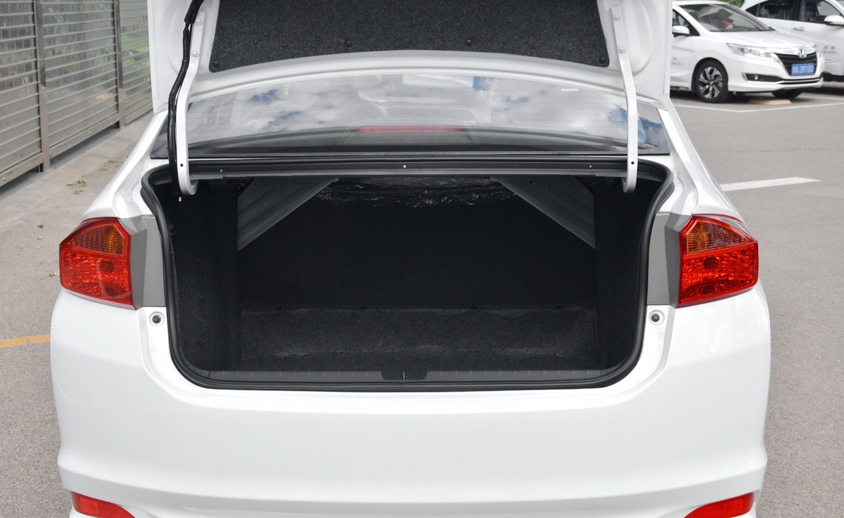 飞度三厢版价格,飞度地球梦1.592还是95