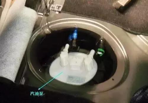 五菱宏光的发动机盖怎么打开图解,polo发动机盖怎么开图解