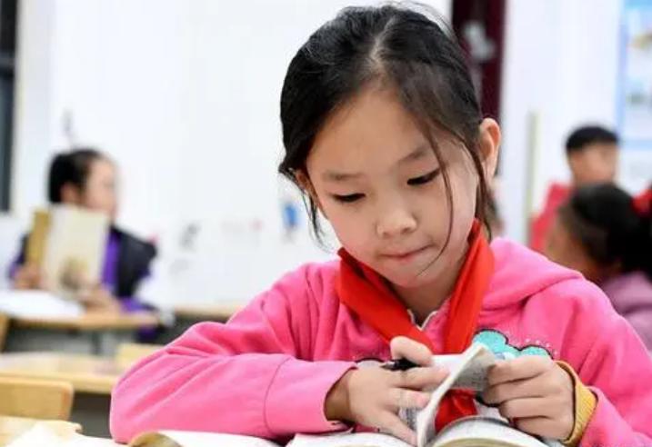 小学生总是为写作文发愁怎么办,孩子写作业犯愁怎么教育