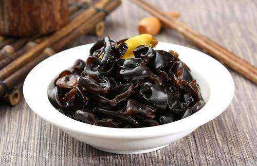 香菇木耳用热水泡还是冷水泡好,木耳焯水是开水下锅还是冷水下锅