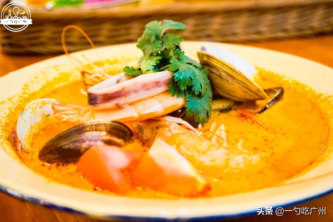 神经病啊！在泰国卖100的绿奶茶这只卖18？真相竟是老板有租收..