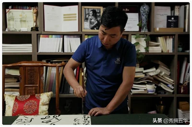 “五华人文·红色印迹”系列报道34|赵月秋:草书写洒脱笔墨颂新风