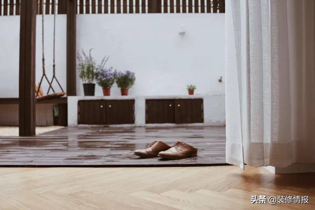 她买下32㎡上海老旧学区房，为女儿打造小桃园还有20㎡舒适大庭院