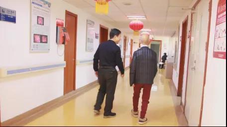 90岁高龄颈动脉重度狭窄血管几近闭塞，年龄大到底能不能做手术？