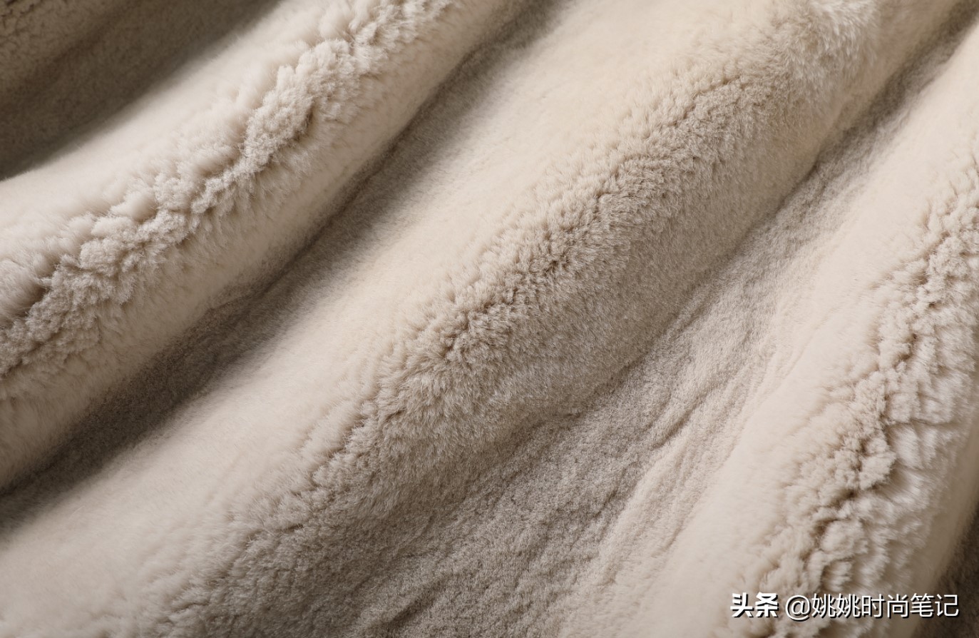 衣服掉毛最简单的方法,衣服掉毛怎么办小妙招