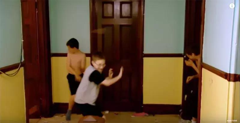 没有大人管的小孩子,没有大人管的孩子