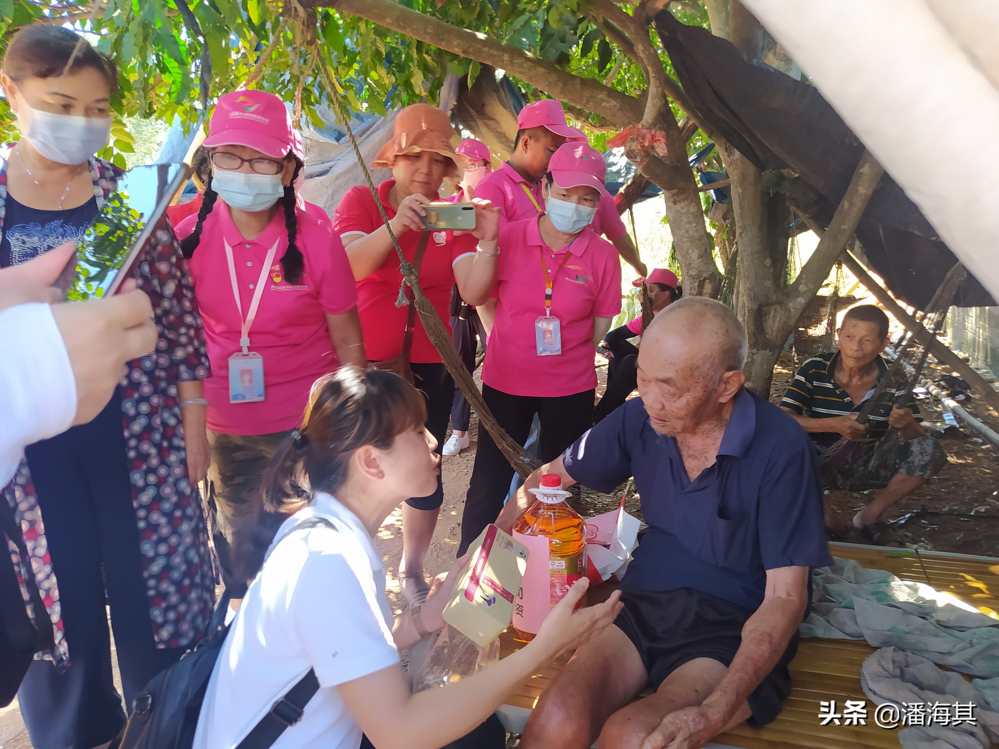 遂溪县众成志愿者协会参加“学*党**史感*党**恩办实事”慰问活动