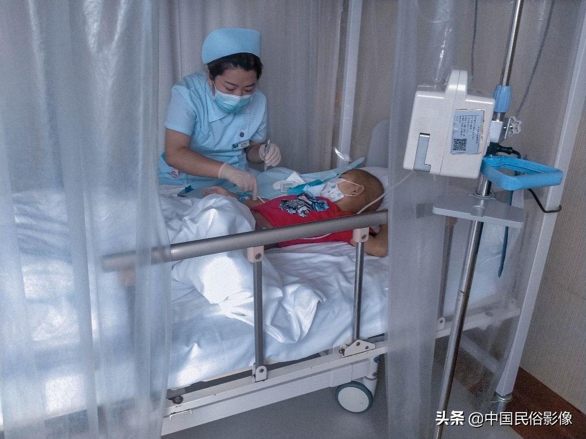 古稀之年爷爷身患肠炎却不治疗，只为孙子能够早日回家