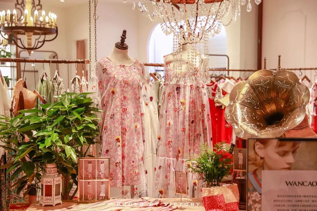 喜茶、和府捞面、兰巴赫……齐聚曲江老牌商场，等你Pick！