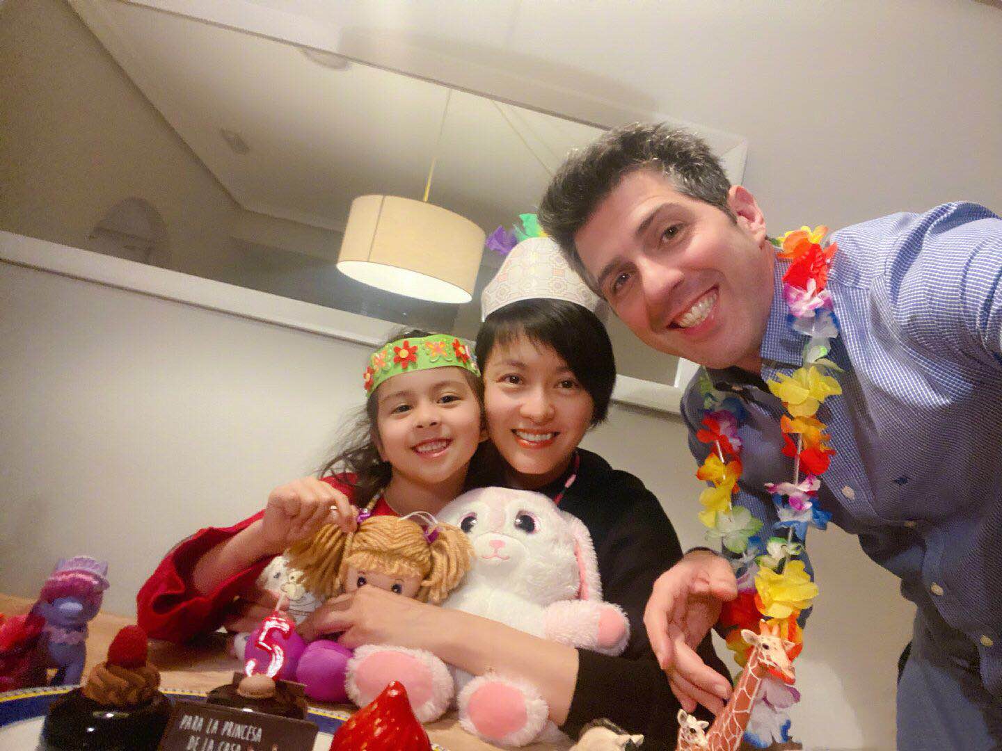 与郑伊健相恋3年,47岁嫁给郑伊健的女人