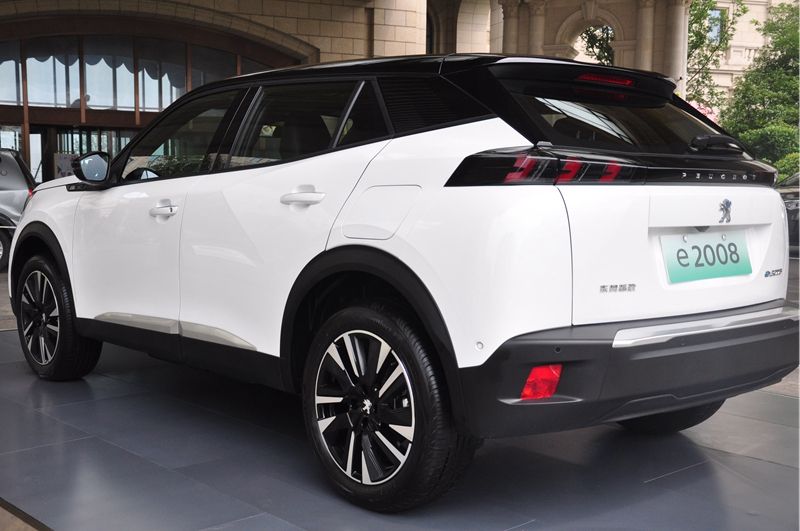 东风标致有一款动力强的车,驾驶感受最好的纯电动suv