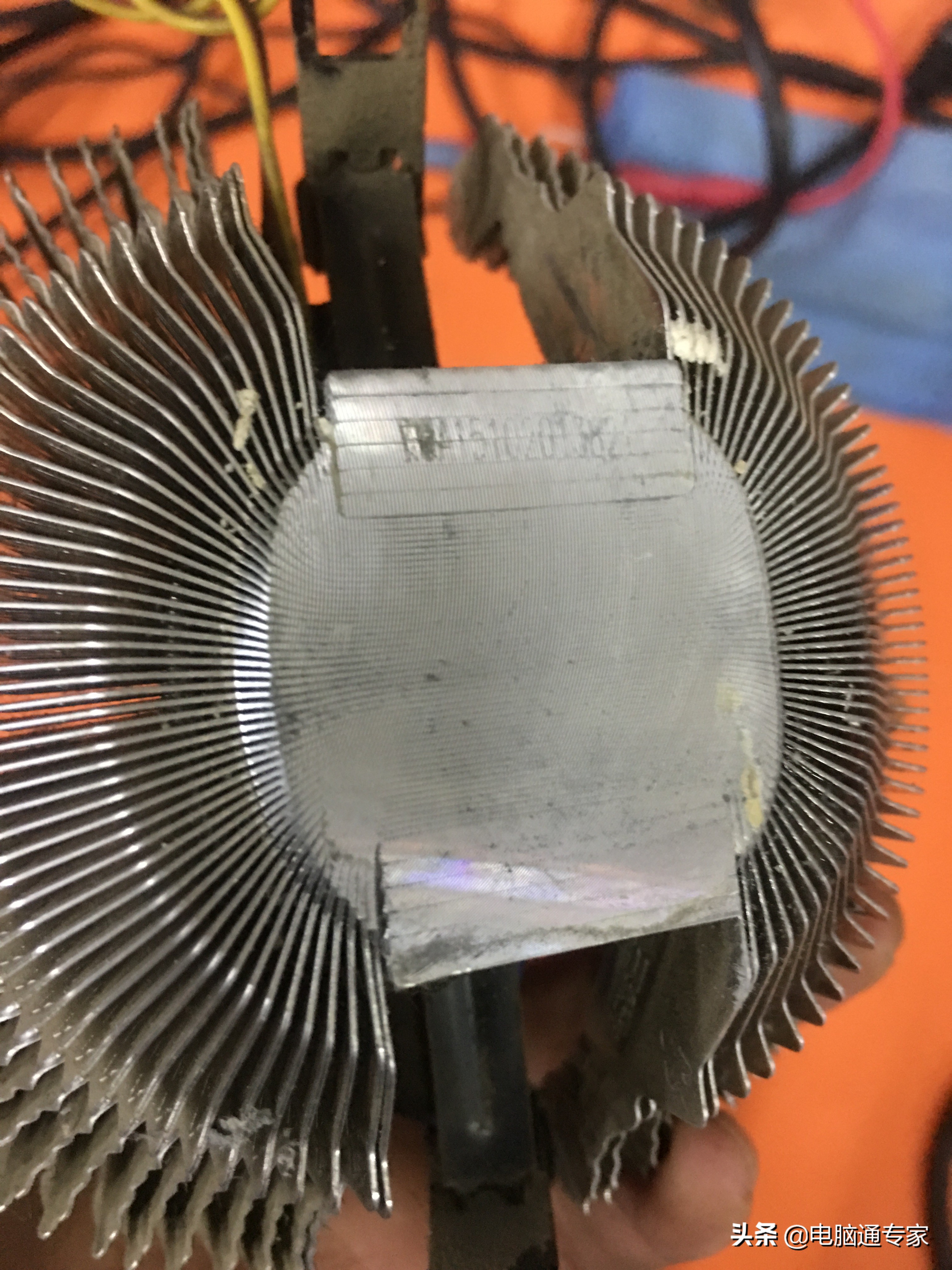 电脑风扇灰吹不掉,电脑风扇怎么清理全是灰擦不干净