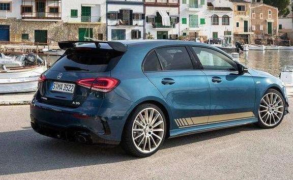 奔驰a35lamg沉浸式体验,奔驰amga35l落地价小钢炮