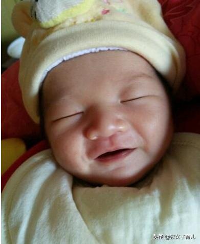 宝宝睡觉咧嘴笑为什么,宝宝睡觉时微笑是在做梦吗