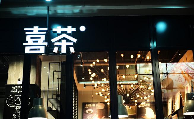 凭儿童饮料发家，后被国外巨头192亿收购，现携90后小生重出江湖