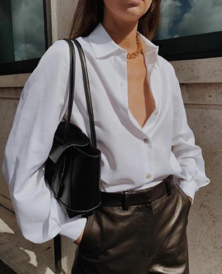 平胸女生穿衣服才有高级感,平胸穿衣服显高级感吗