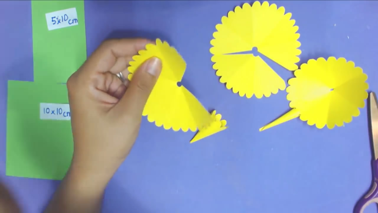 送给妈妈的用剪纸做的花朵手工,剪纸花朵制作教程步骤图解