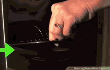 饮水机太脏如何喝干净的水,饮水机上面的桶里面脏了怎样刷呢