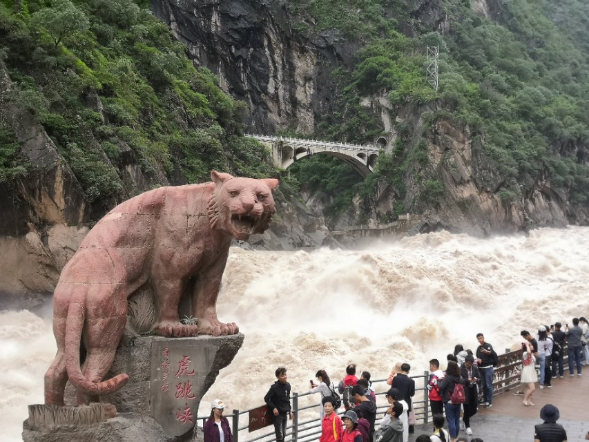 （二）虎跳峡：激越铿锵的震撼大片
