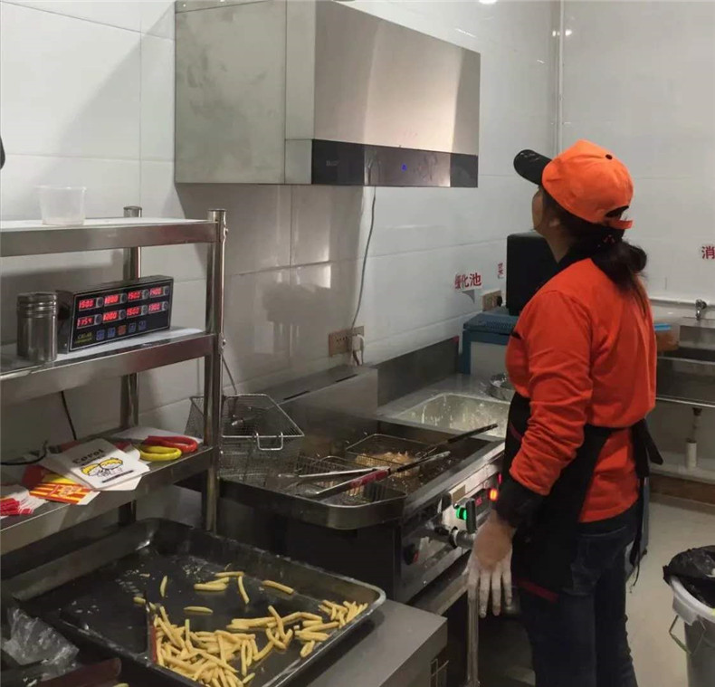 在这些家居奇观面前，德国的“油烟往屋内排”都显得小儿科了